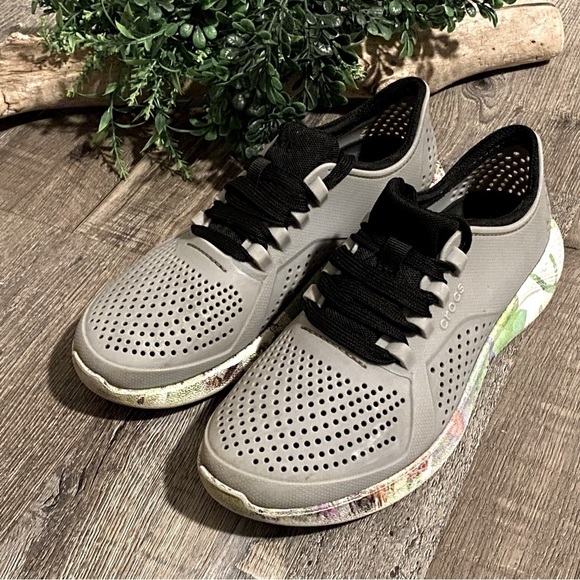 CROCS Grey Crocs Literide Neo Graff Pacer Sneaker Water Shoe Boys (Men’s Size 4) - Picture 1 of 10